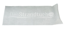 Laden Sie das Bild in den Galerie-Viewer, Graues Strandtuch 190 x 90 cm mit aufblasbarem Kopfkissen aus 100 % Baumwolle im Onlineshop DasStrandtuch.com